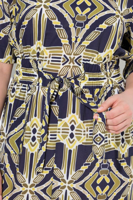 Рокля с геометричен принт и райета