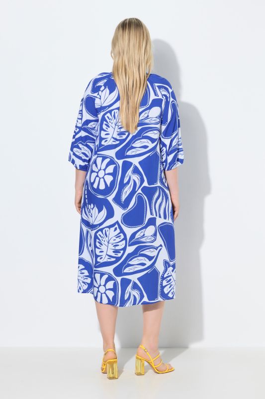 Рокля с графичен тропически принт