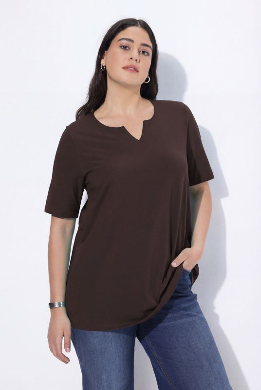 Essential Notch Neck Stretch Tee