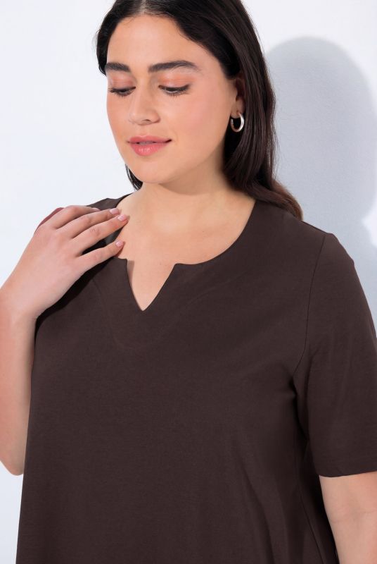 Essential Notch Neck Stretch Tee